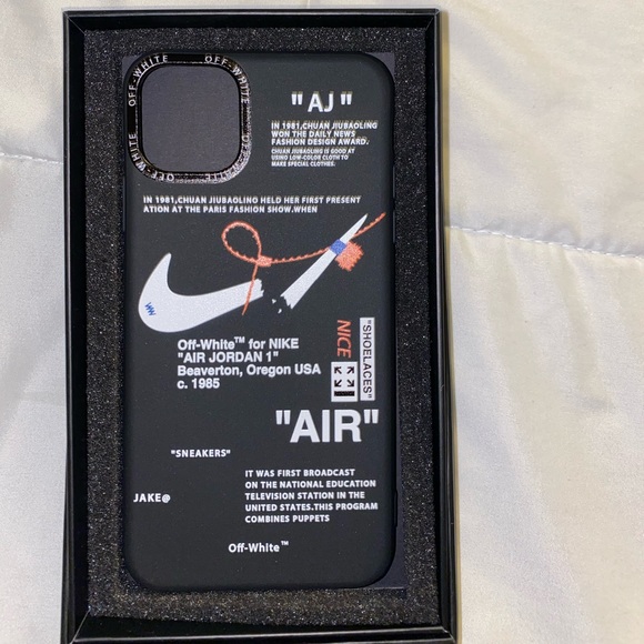 IPhone 11 Pro Max phone case - Picture 1 of 3